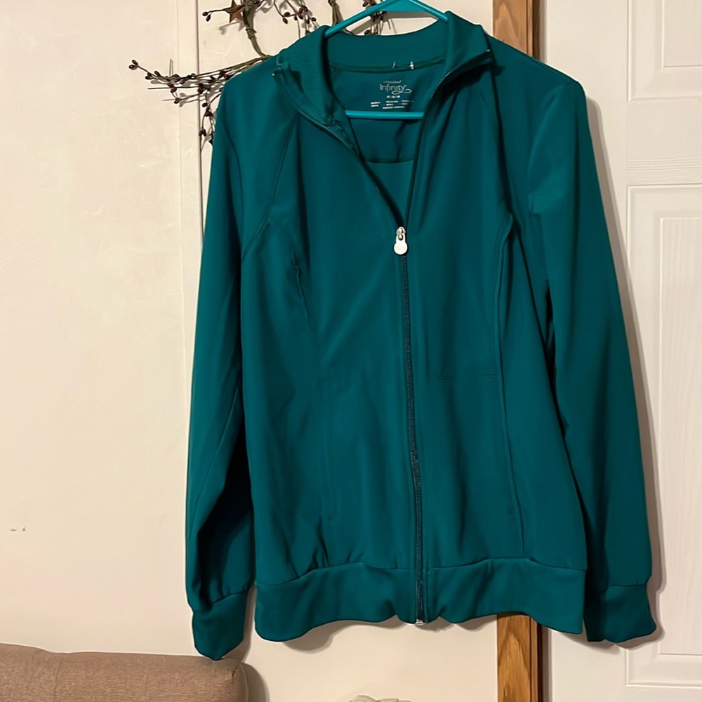 Cherokee Infinity scrub jacket size medium zip front, front pockets
